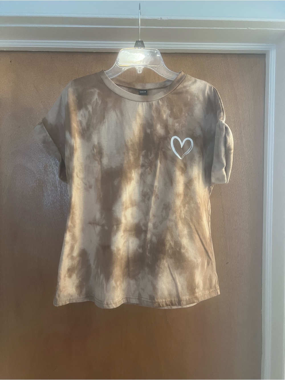 SHEIN Women’s Brown Tie-Dye Crewneck Cap Sleeve Top with White Heart Accent